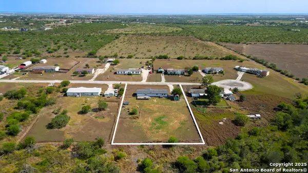 240 Broward, Marion, TX 78124