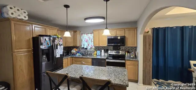 116 W Evlyn, La Pryor, TX 78872 - Image #3