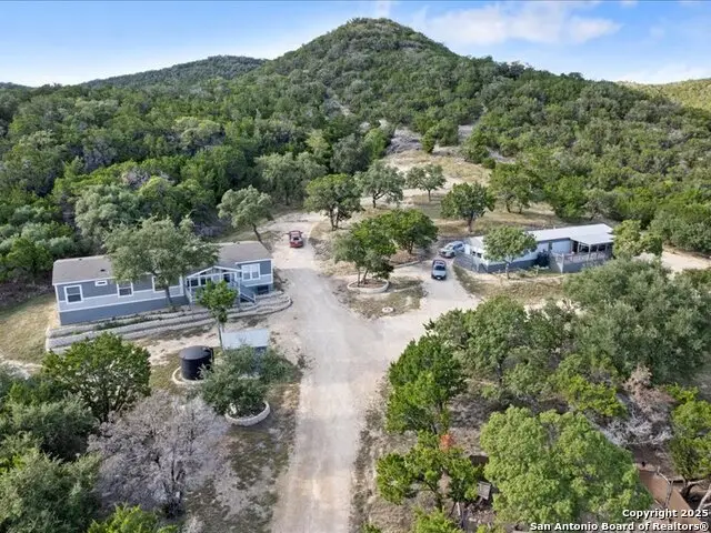 1999 Oil Wl, Pipe Creek, TX 78063 - Image #2