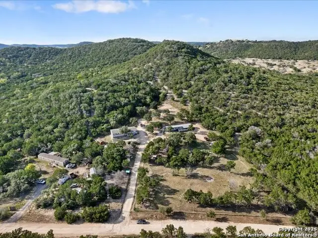 1999 Oil Wl, Pipe Creek, TX 78063 - Image #3