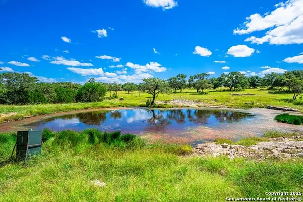 306 Enlightening Rd, Mountain Home, TX 78058