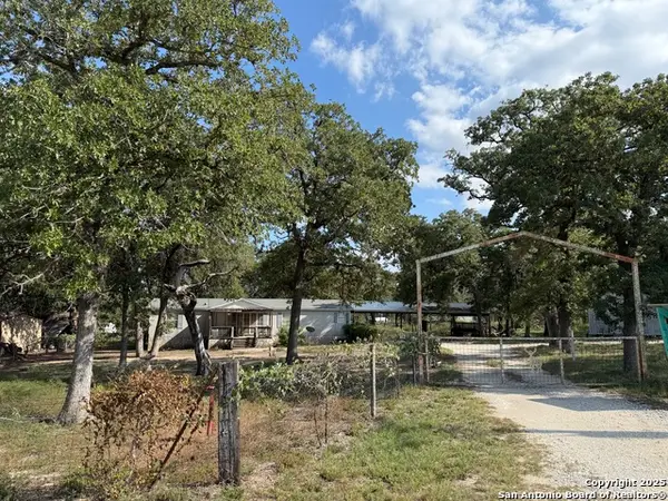 121 Pullman, La Vernia, TX 78121
