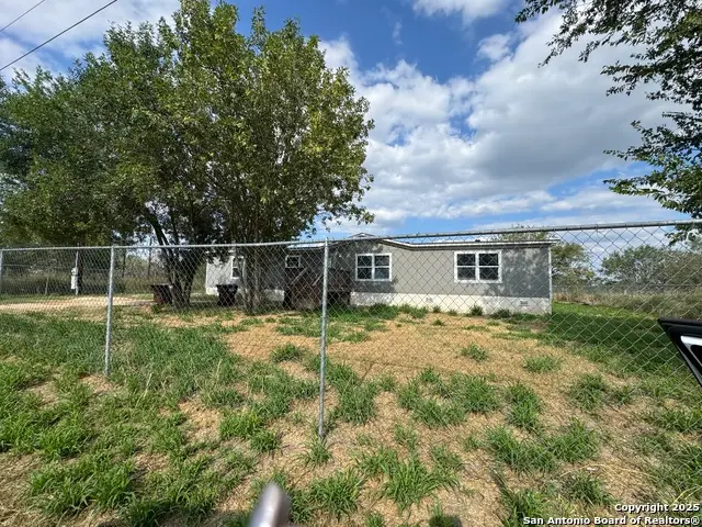 19124 Lagloria Road, Elmendorf, TX 78112 - Image #2
