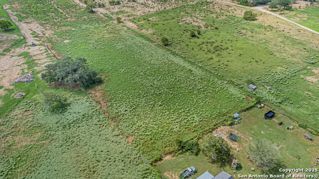 146 County Road 166, Floresville, TX 78114 - Image #3