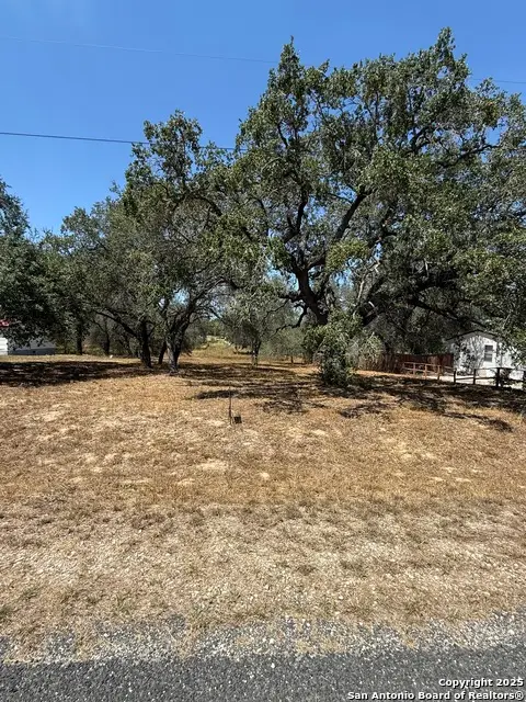 22815 Grand Spg, Elmendorf, TX 78112