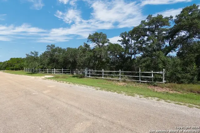 466 County Road 2471, Hondo, TX 78861 - Image #2