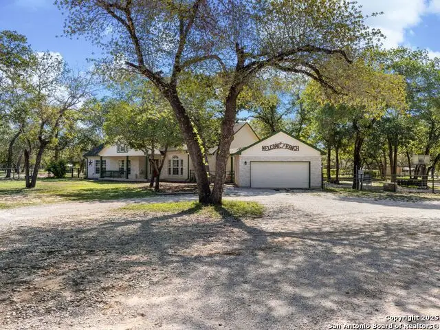 1010 Wild Flower, Floresville, TX 78114 - #3