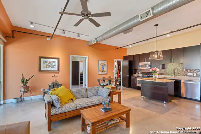 831 S Flores #3202, San Antonio, TX 78204 - Image #2