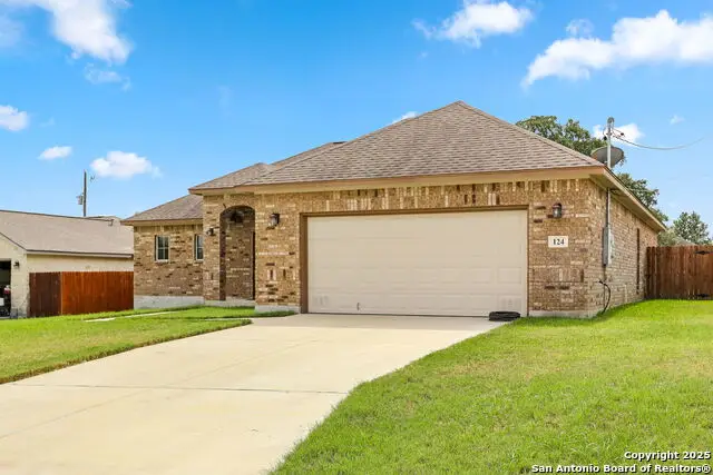124 Ridgecrest, Floresville, TX 78114 - Image #2