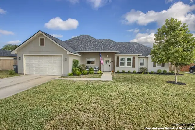806 34th Street, Hondo, TX 78861 - Image #1