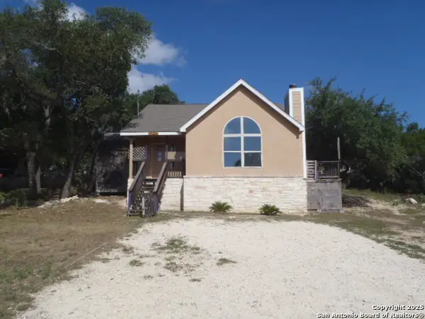 1127 Eastview Dr, Canyon Lake, TX 78133