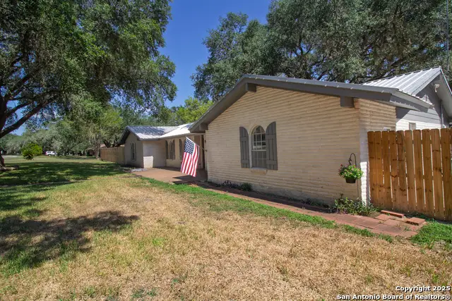 33 Encino Loma, Beeville, TX 78102 - Image #3