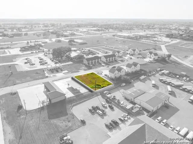 100 Micah Point Rd, La Vernia, TX 78121 - Image #1