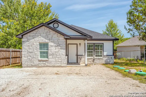 1032 Blueridge Dr, Canyon Lake, TX 78133