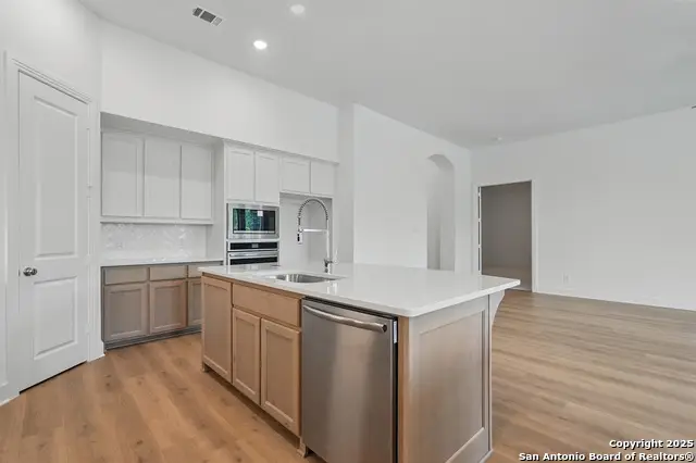 270 Lacey Oak, Castroville, TX 78009 - Image #3