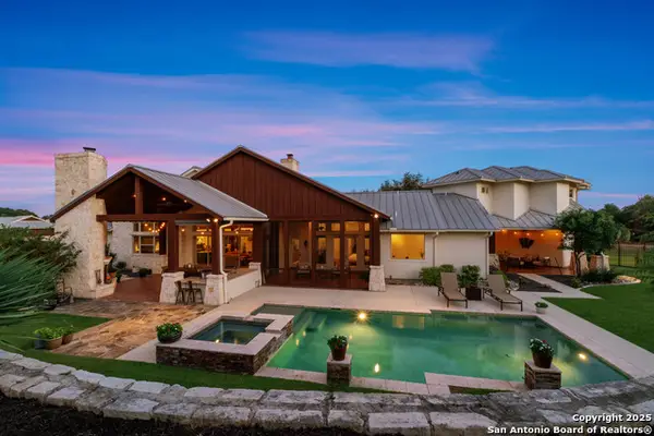 1043 Twin River, Canyon Lake, TX 78133