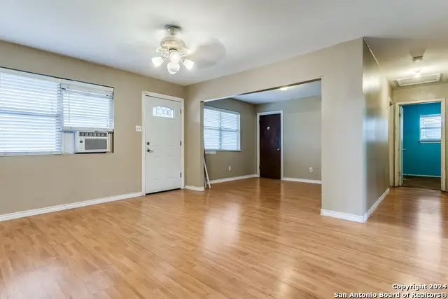 302 Guanajuato, San Antonio, TX 78237 - Image #2