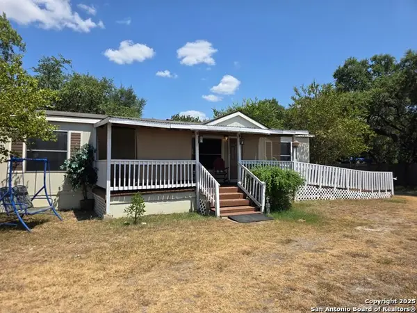 200 Iroquois, Bandera, TX 78003