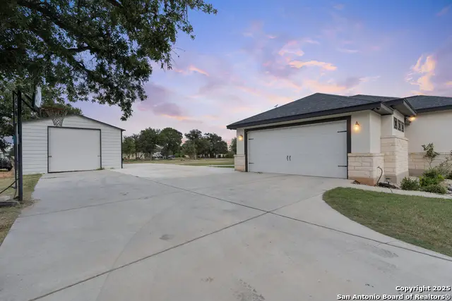 300 Abrego Lake, Floresville, TX 78114 - Image #3