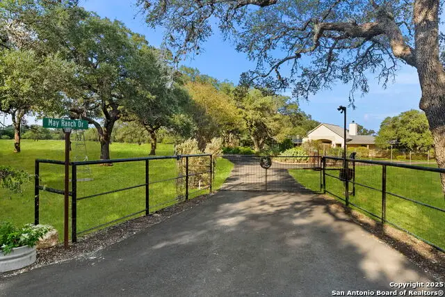 22050 Hanging Oak, San Antonio, TX 78266 - Image #1