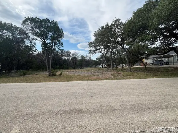 517 Flatrock, Canyon Lake, TX 78133