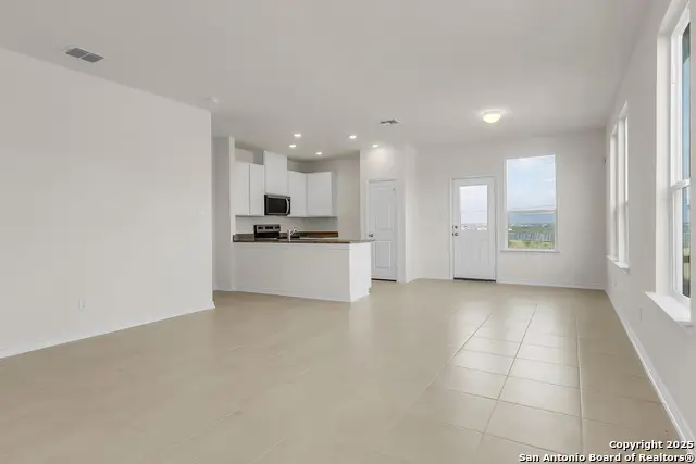 9427 Lochridge Pike, Converse, TX 78109 - Image #3