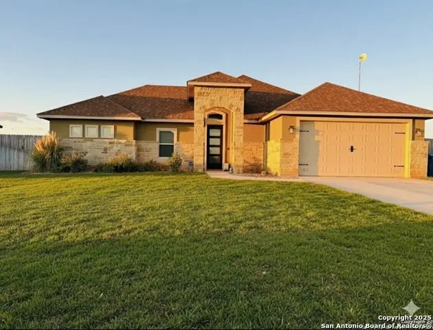 1704 Vista View Dr, Pleasanton, TX 78064 - Image #1