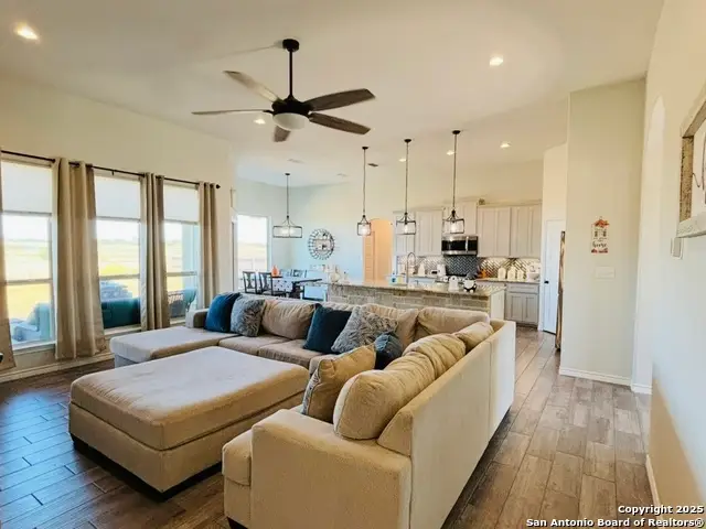 1704 Vista View Dr, Pleasanton, TX 78064 - Image #3