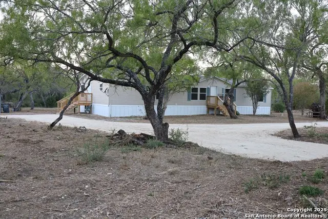 620 East Trail, Pleasanton, TX 78064 - Image #2