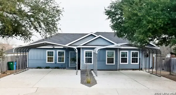 810 E Baxter St, Seguin, TX 78155