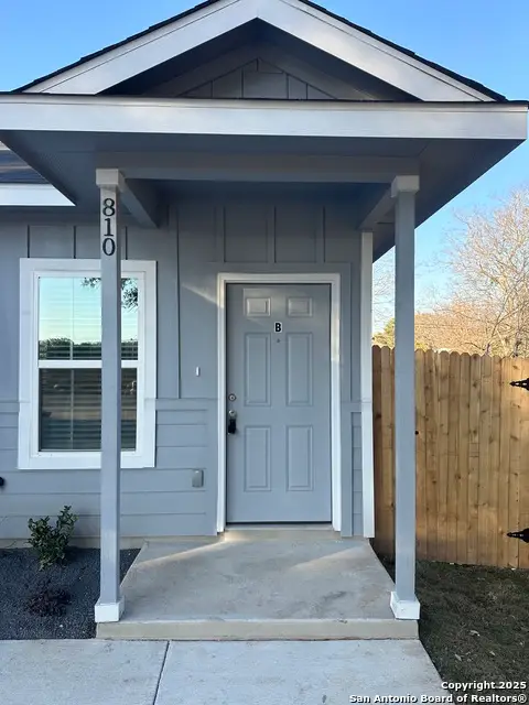 810 E Baxter St, Seguin, TX 78155 - #3