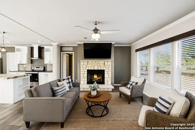 961 County Road 327, Pleasanton, TX 78064 - Image #2