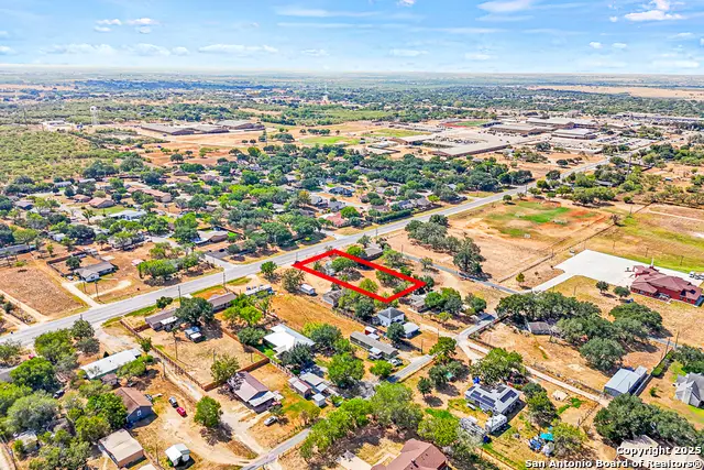 2025 Standish, Floresville, TX 78114 - Image #3