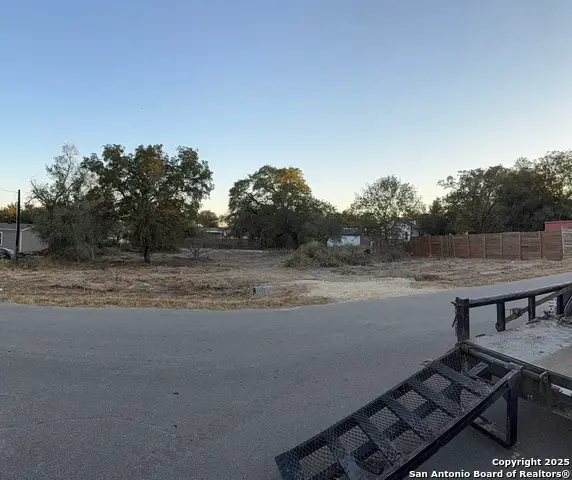 129 Sandy Ridge, Poteet, TX 78065