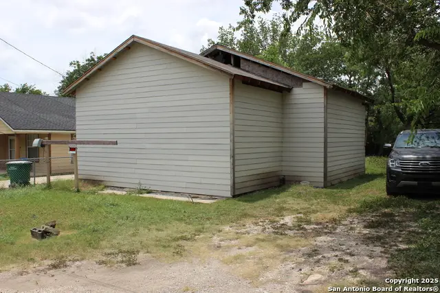 365 N San Gabriel Ave, San Antonio, TX 78237 - Image #2