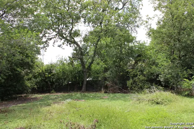 365 N San Gabriel Ave, San Antonio, TX 78237 - Image #3