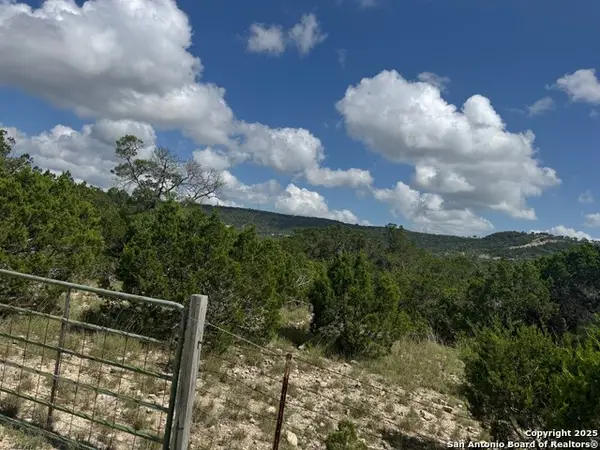 2652 Dead Poacher, Bandera, TX 78003