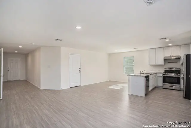 10526 Varmus Dr, Converse, TX 78109 - Image #3