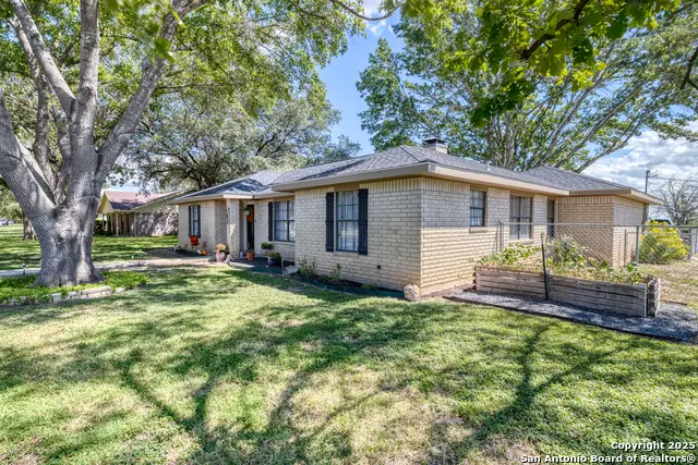 101 S. Bluebonnet Dr., Uvalde, TX 78801 - Image #3