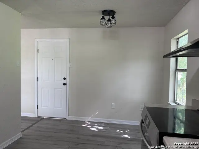 408 E Pacific St, Uvalde, TX 78801 - Image #3