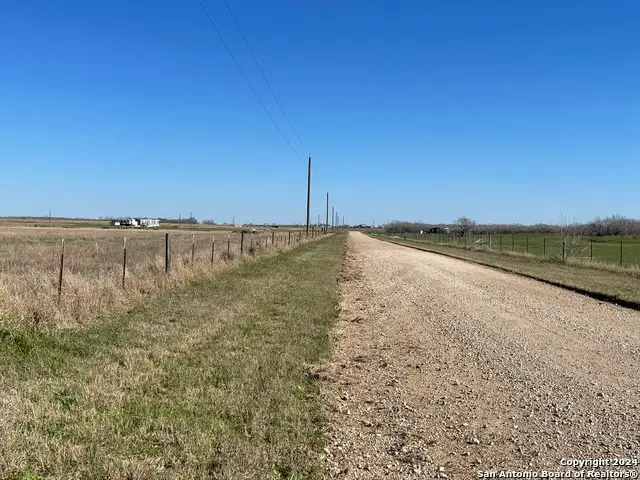10 County Road 101, Floresville, TX 78114 - Image #3