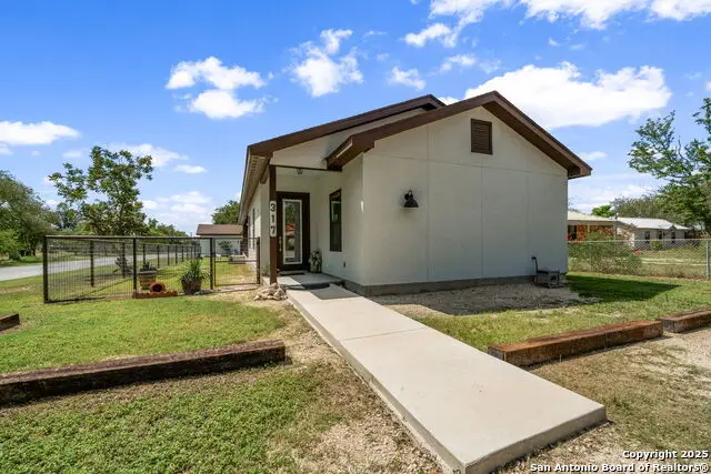 317 E El Paso St, Brackettville, TX 78832 - Image #3