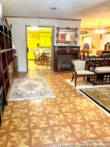 635 Kendalia, San Antonio, TX 78221 - Image #2