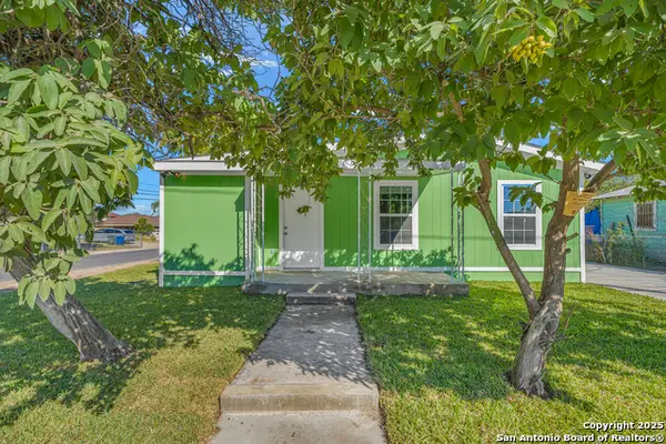 2320 Burnside St, Laredo, TX 78040