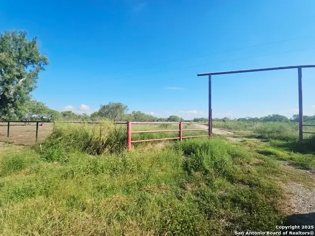 65 Garcia-n-estrada, Pleasanton, TX 78064 - Image #2