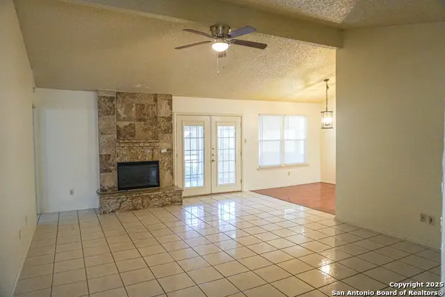 189 Meadowland, Universal City, TX 78148 - Image #2