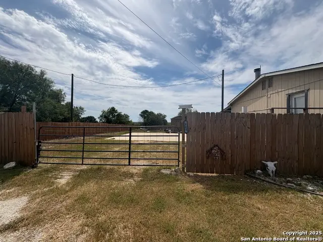 345 County Road 5634, Castroville, TX 78009 - Image #3