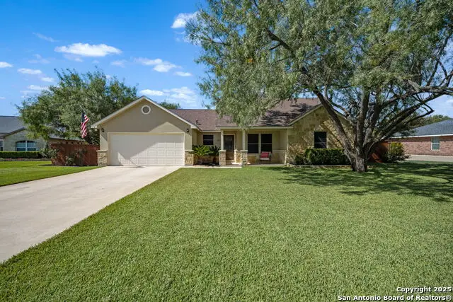 204 La Parita Ct, Jourdanton, TX 78026 - #1