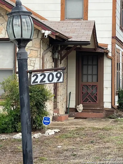 2209 Sacramento, San Antonio, TX 78201