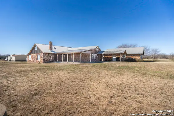 1001 Horton Ln, Poteet, TX 78065